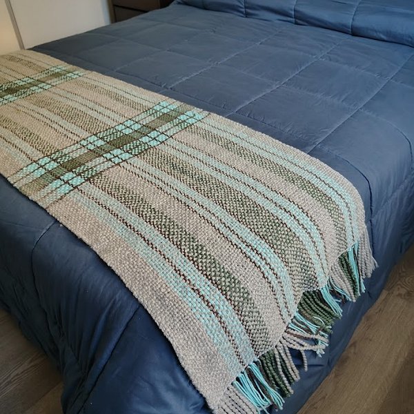 Pies de cama Lemu tejidos en telar artesanales